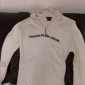 Pull over sweater with hood